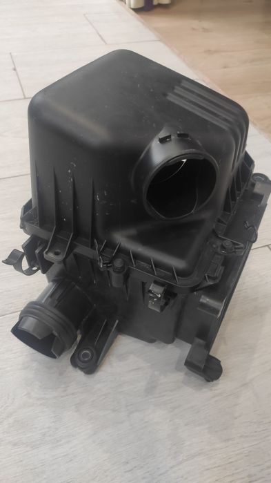 Корпус повітряного фільтра Hyundai Elantra KIA CEED 28111-2H000