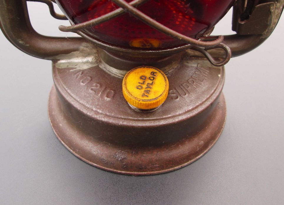 Antiga Lanterna a Petróleo com Vidro VERMELHO dos Caminhos de Ferro
