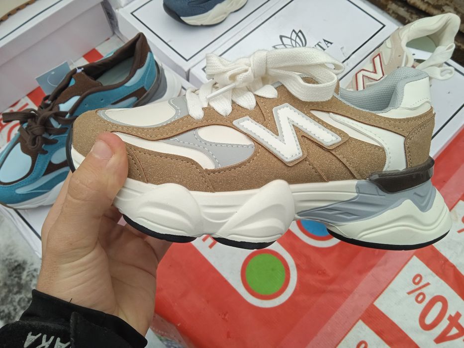 Кросівки унісекс нові