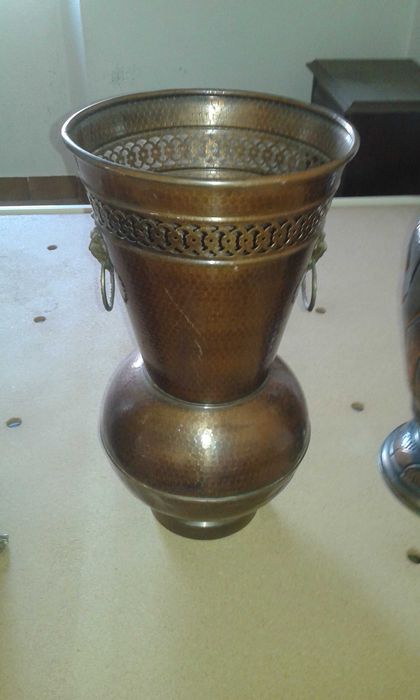 Jarrões em cobre martelado