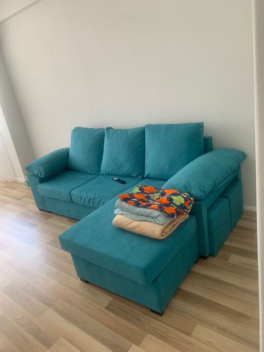 Sofá semi novo. 6 meses de uso.