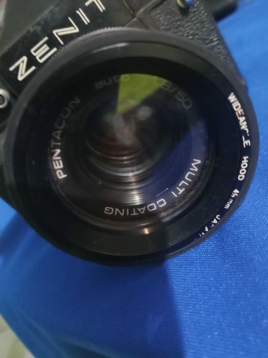 Maquina de fotografar Zenit com lente Tamron Pentacon auto 1.8/50
