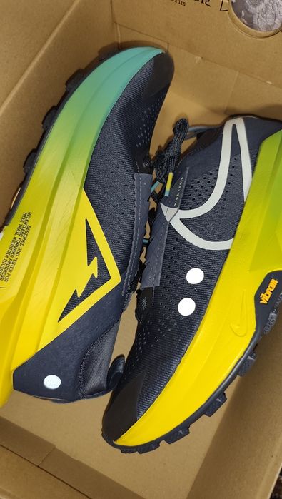 Чоловічі кросівки для бігу Nike Zoomx Zegama Trail 2 41р.