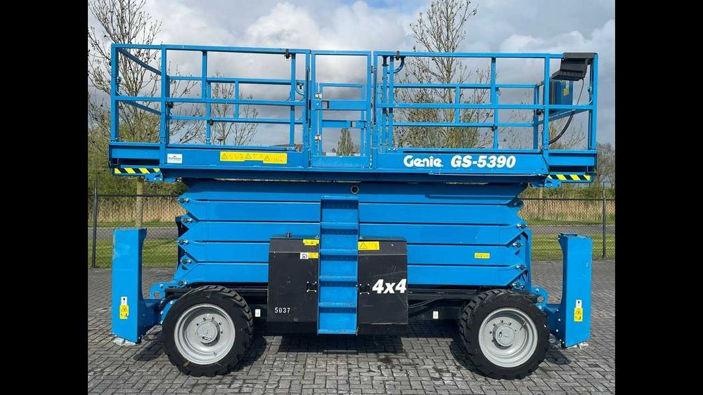 Wynajmę podnośnik nożycowy spalinowy GENIE GS-5390 RT, 18m