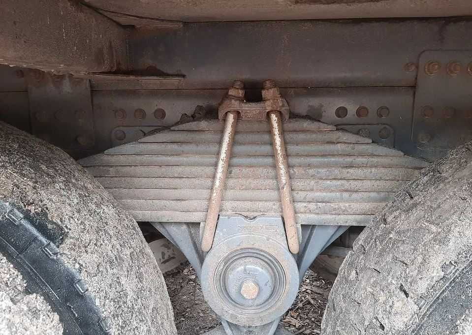 Вантажівка Volvo FMX 460 з краном, для перевезення деревини