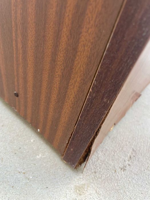 Máquina de Costura Antiga com Móvel – Para Decoração ou Restauro