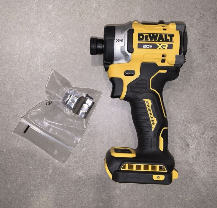 Новинка! Безщітковий акумуляторний імпакт шуруповерт Dewalt dcf860