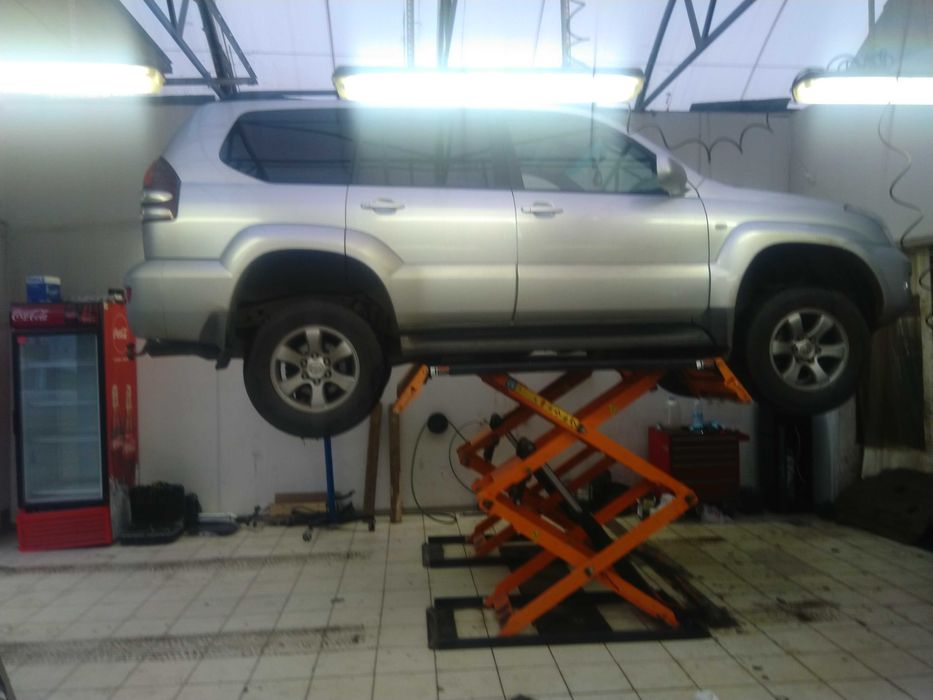 Підйомник ножичний