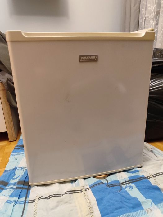 Mała lodówka z zamrażarką  MPM