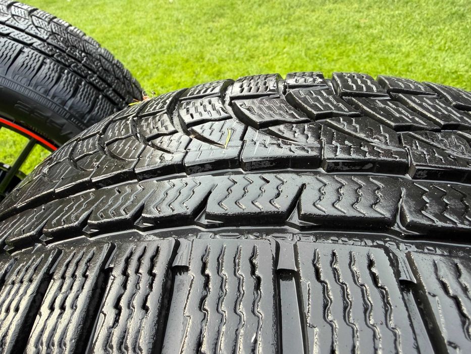 Komplet opon zimowych 235/50 R18 z felgami czarnymi 5×114.3 Super Stan