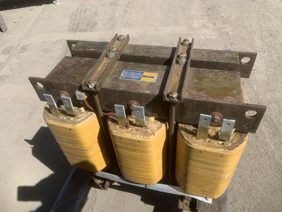 Transformator trzy fazowy