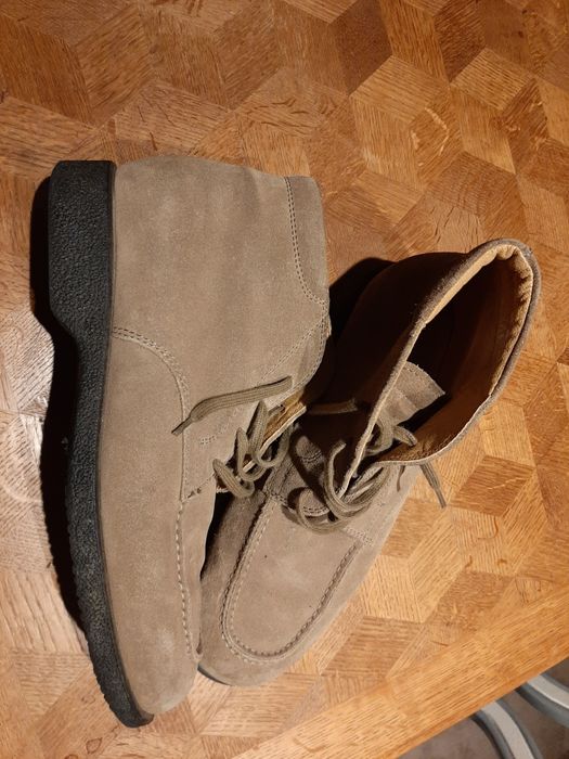 Sapatos em pele bege