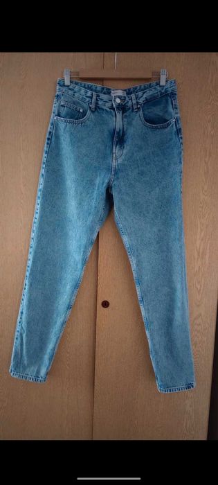 Niebieskie jeansy z wysokim stanem