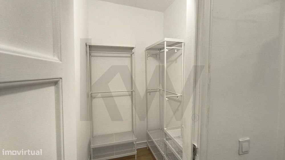 Apartamento T1 para Arrendamento em Alvalade