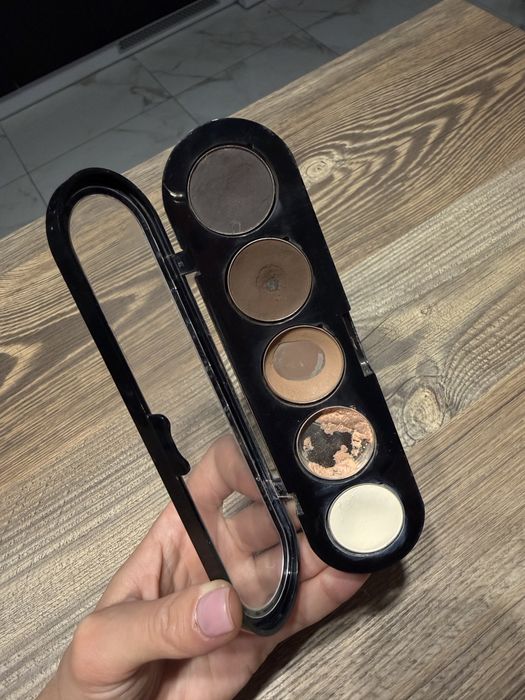 Тіні Atelier, підводка Inglot, румяна Paese, олівець для каялу світлий, олівці для очей, губ, водостійка туш