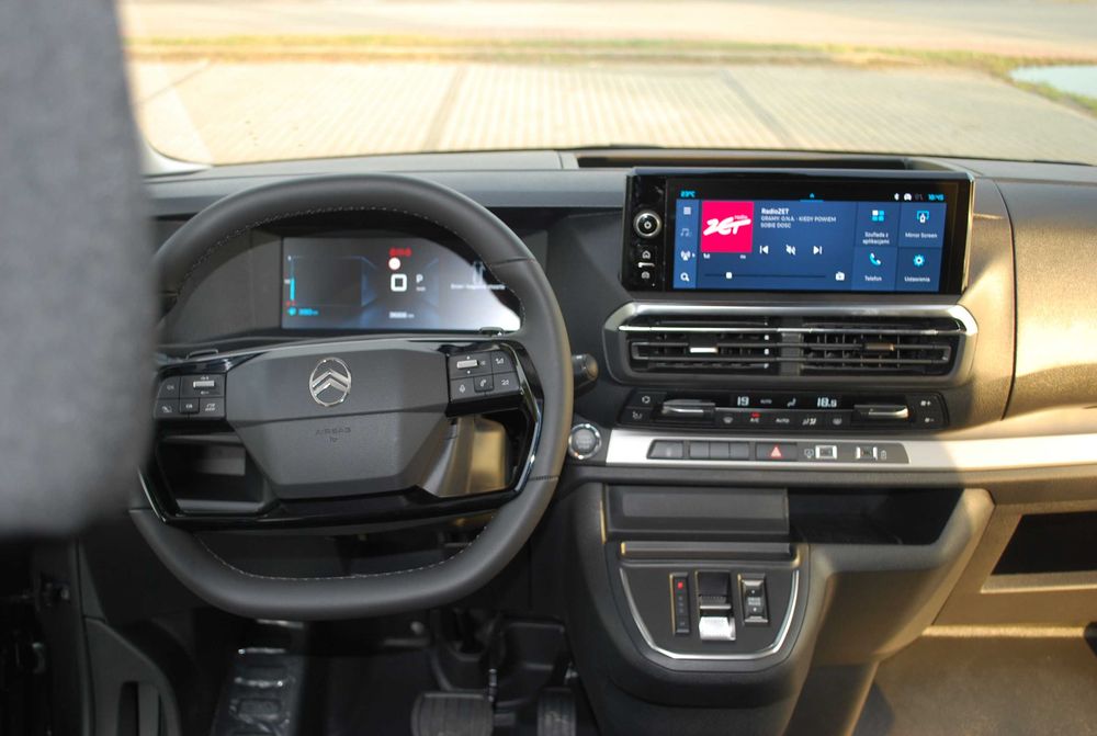 Wynajem busa wynajem busów 9 osób Citroen SPACETOURER Nowy Model 2024