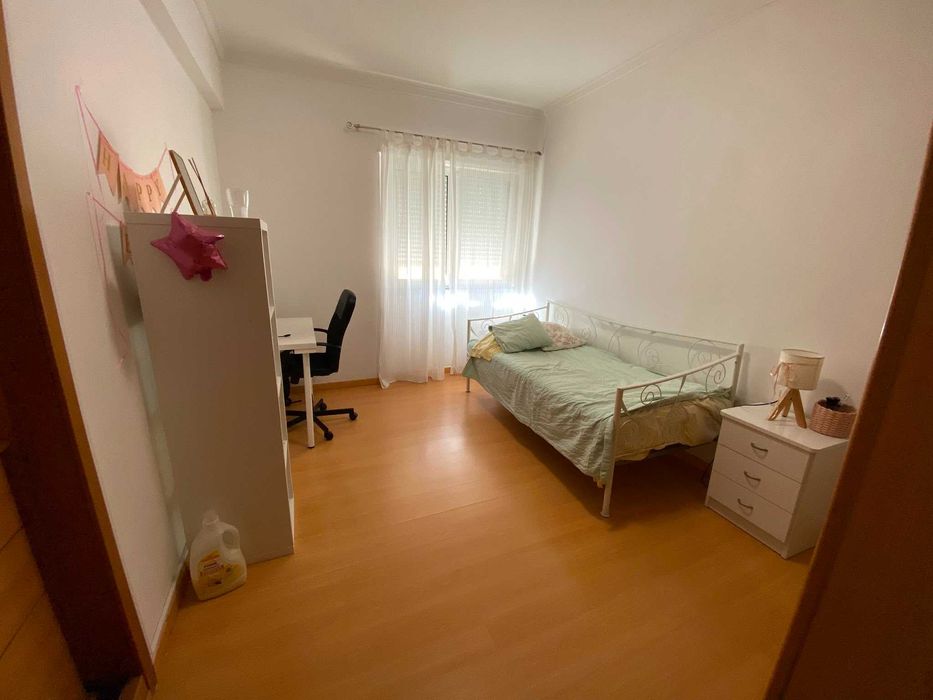 Quarto em Odivelas a 2 mins a pé do metro