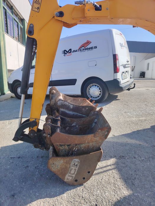 Mini Giratória JCB 18Z1