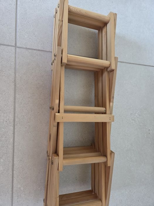 Stojak drewniany na wino