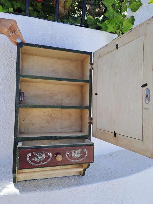 Pequeno Armário de parede WC