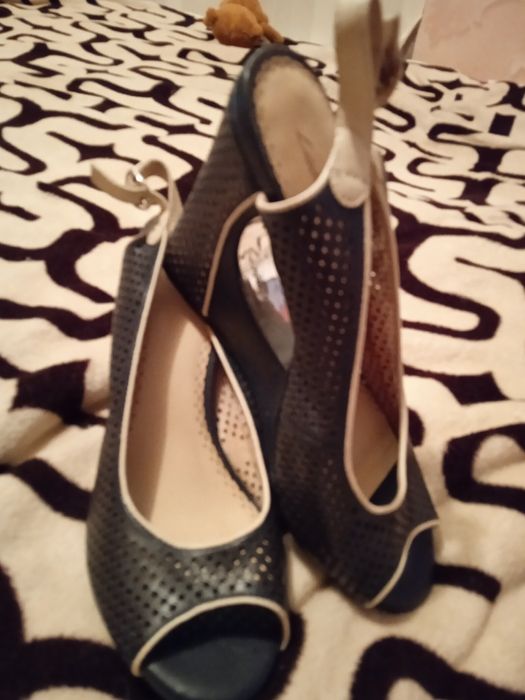 Новые босоножки,кожа.