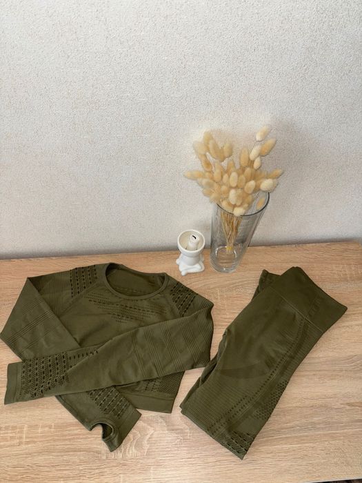 Спортивний костюм для жінок