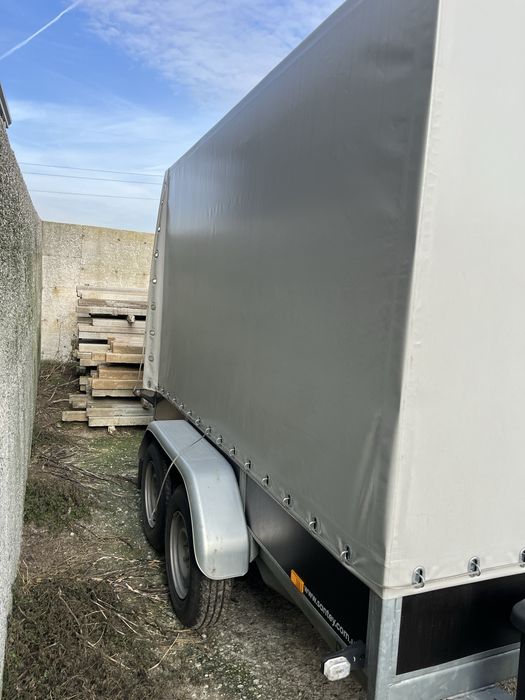 Причіп легковий з тормозом накату