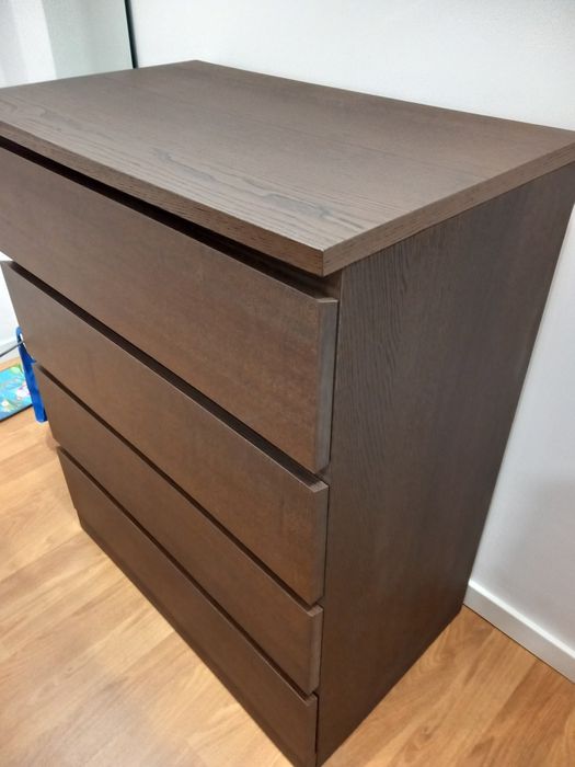 Comoda usada em bom estado