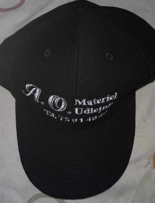 Кепка черная бейсболка