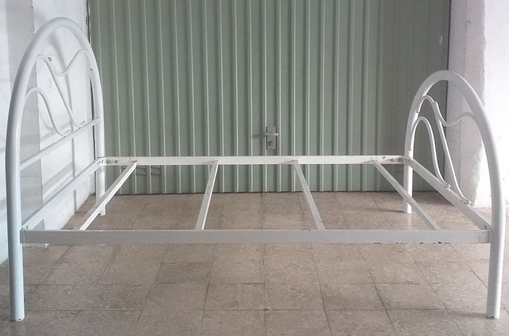 Cama de casal em ferro
