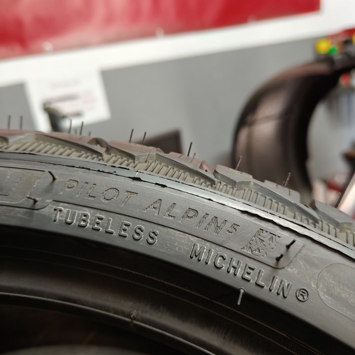 255/35/20 XL Michelin Pilot Alpin 5