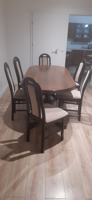 Sprzedam stół do salonu z 6 krzesłami