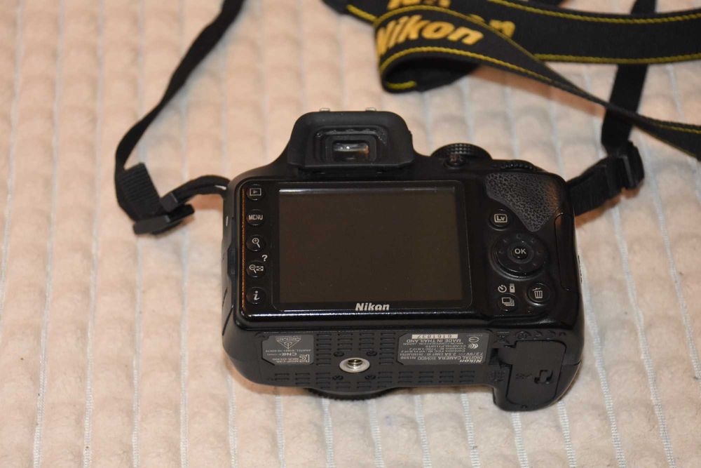 Nikon D3400 body + akcesoria.