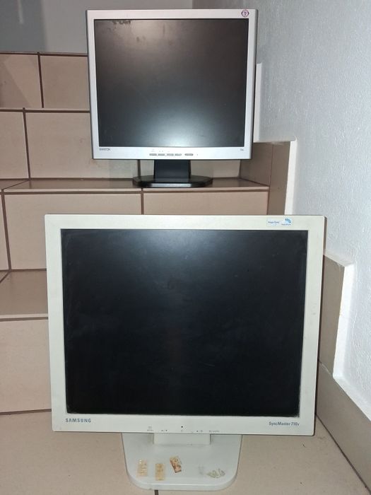 Komputer retro Pentium 4 gratis 2 monitory i licencja Windows XP