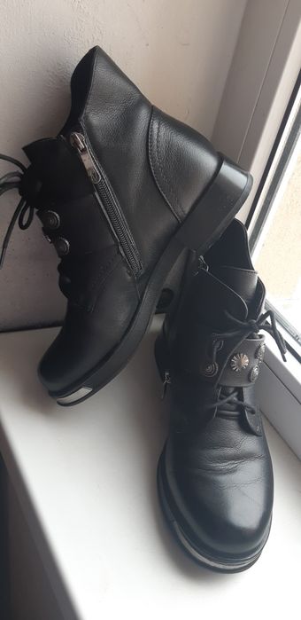 Демисезонные  кожаные  ботинки , р -37.
