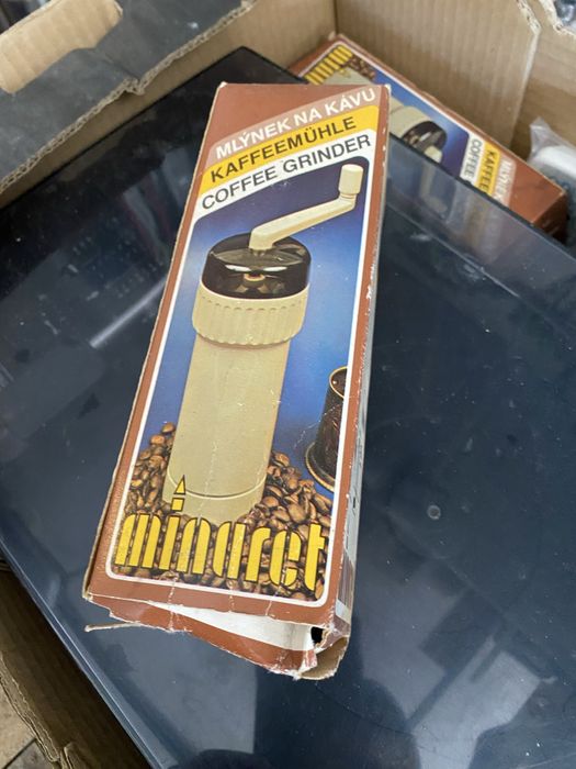 Młynek ręczny do kawy. Prl.