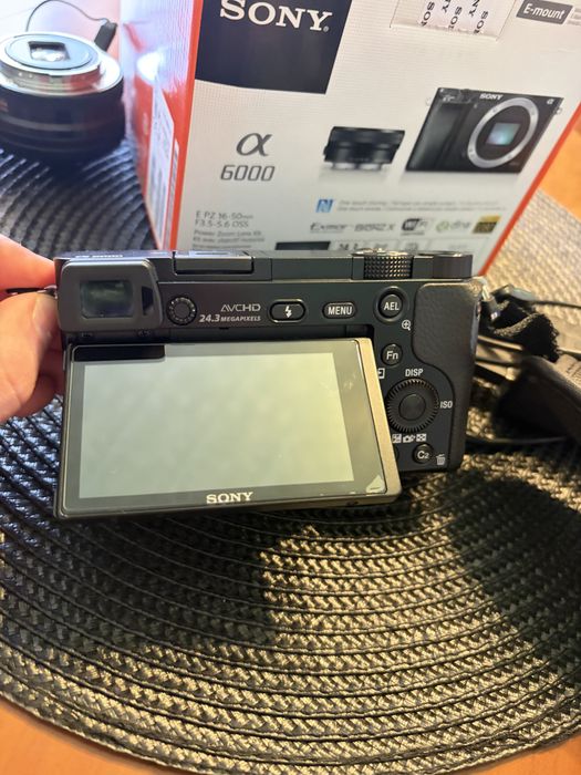 Aparat fotograficzny SONY a6000 niski przebieg APS-C.