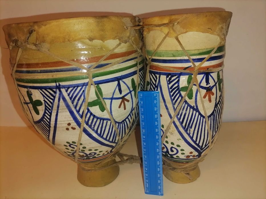 Tambor africano em porcelana e pele