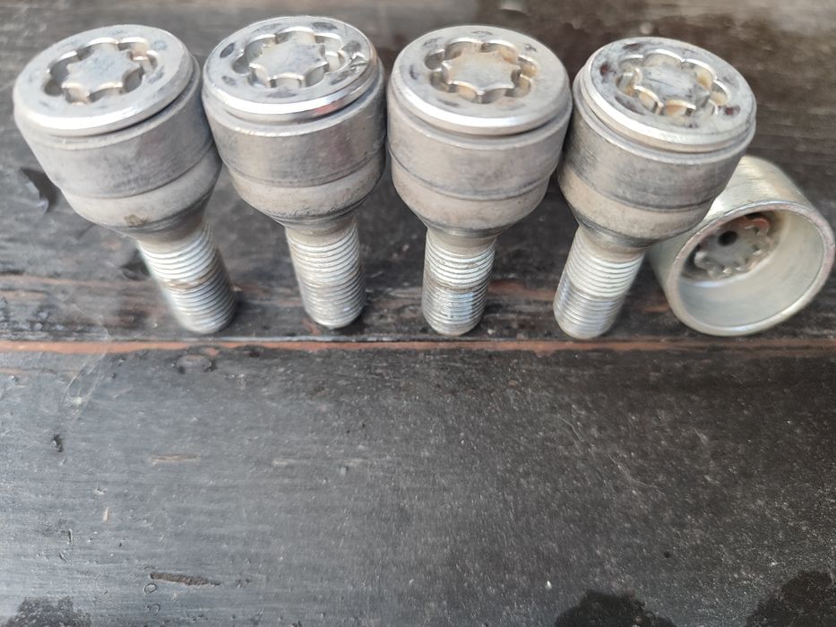 Продам секретні болти