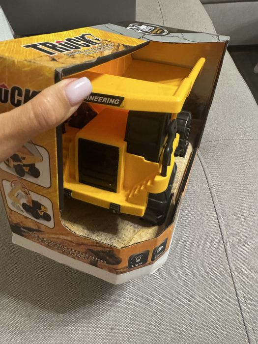 Новый самосвал  игрушка