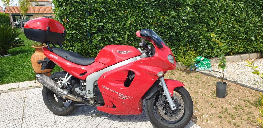 Moto triumph sprint ST 955