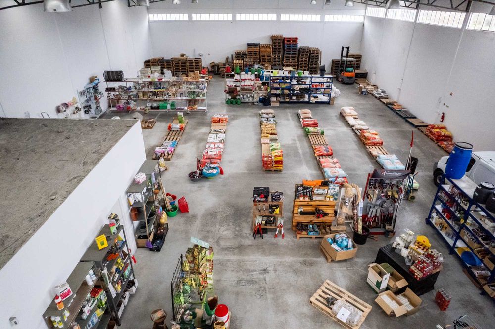 Arrenda-se Armazém - Fornos