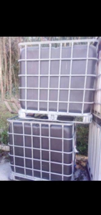 Depósitos de 1000 lt, palotes e paletes de plástico - usado