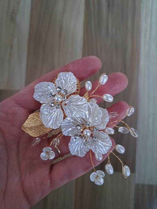 piękna ozdoba do włosów ślubna, biało złota,  kwiatowy wzór