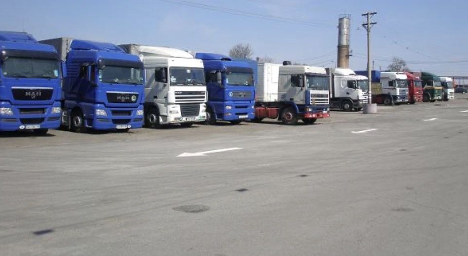Здам стоянку Святопетрівське. 2000 метрів.