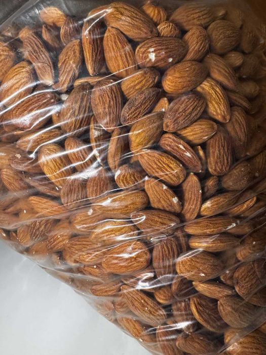 Горіхи смажені та сирі ( кеш'ю, мигдаль, фундук, арахіс, фісташка)