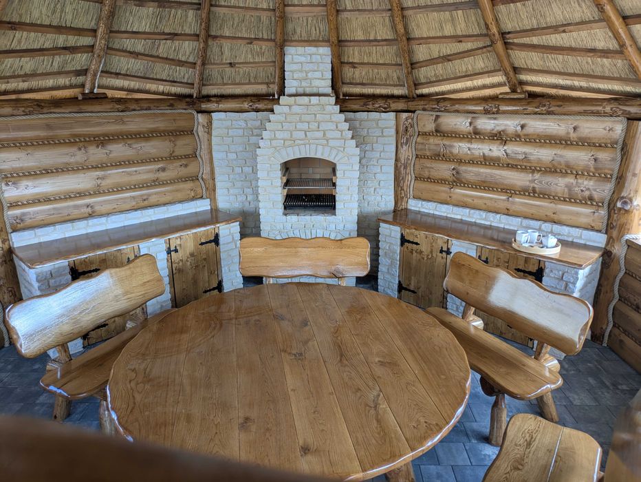 #altana #ogród #meble #trzcina #dach #relaks #grill #huśtawka #bal