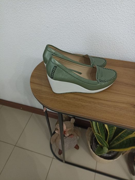 Sapatos novos da Geox em pele