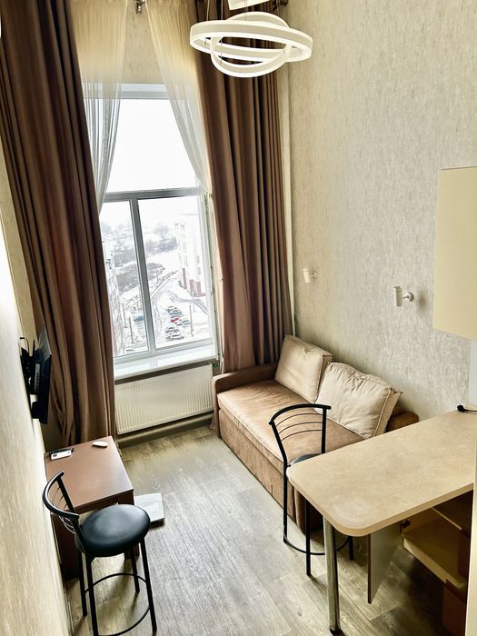 Продаж Дворівнева гостинка 20 м² у ЖК «Воробйові Гори» з якісним ремонтом, меблями та технікою
