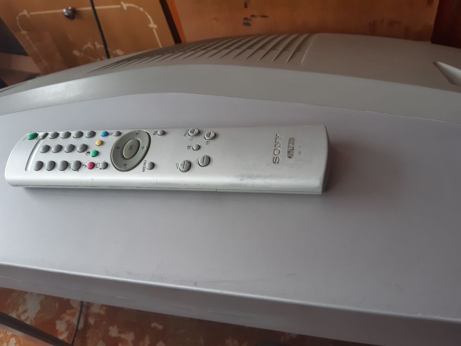 Телевизор Sony Trinitron 29 дюймов.